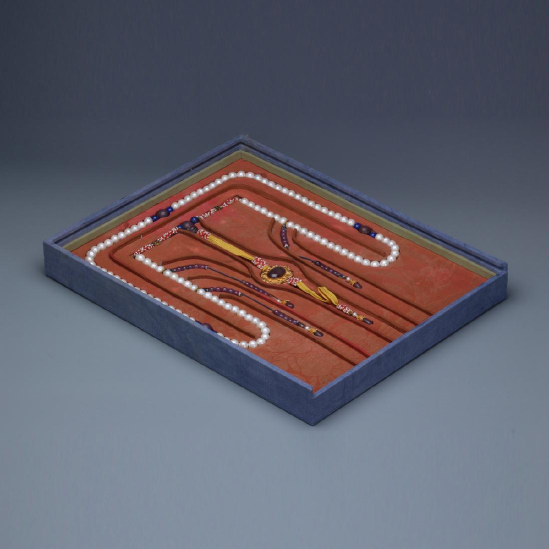 Nice pearl court necklace in fitted box (1 of 10)