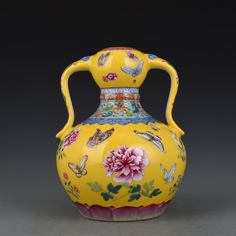 Chinese Qing Dynasty Period Porcelain Vase (1 of 12)