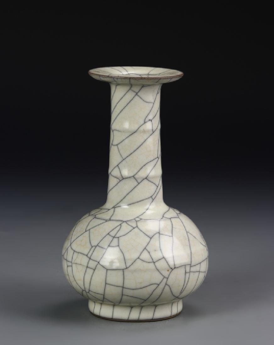 Chinese Geyao Vase (1 of 4)