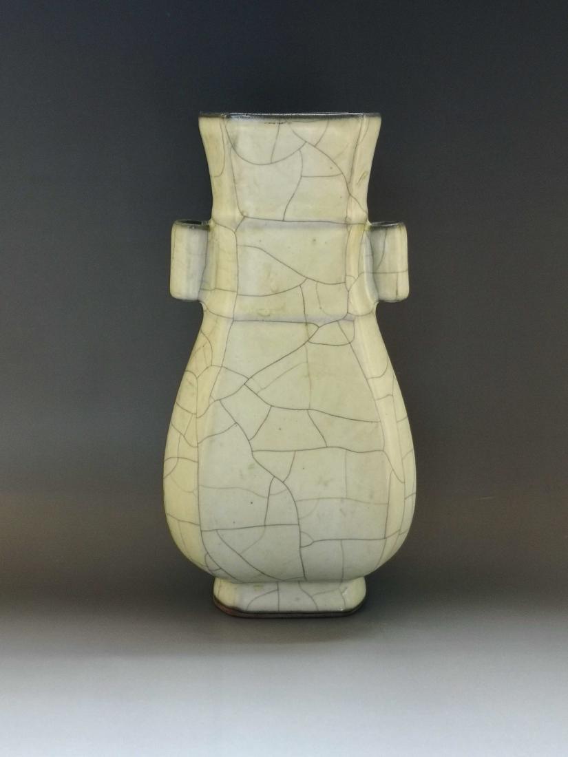 China, Guan Yao type Two-Ears vase. (1 of 7)