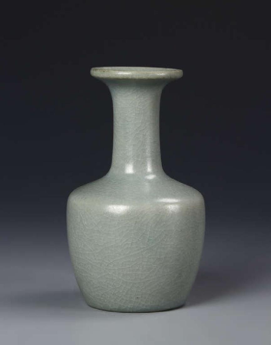 Chinese Guan Type Mallet Vase (1 of 5)