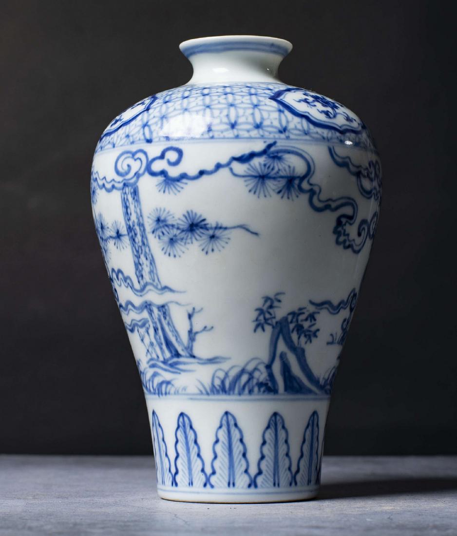 China,Mei Ping Vase (1 of 2)