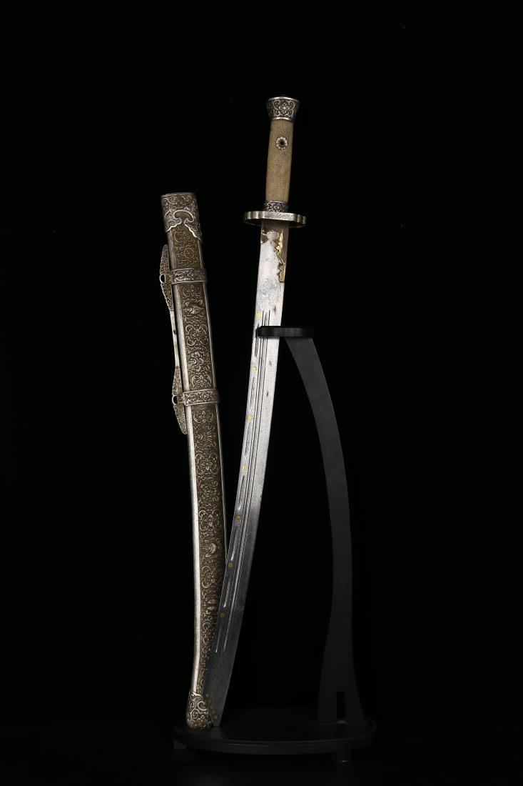 CHINESE GILT SILVER MILITARY SWORD, YANLING DAO: Dimension: L 94.5 cm, Weight 1900 g