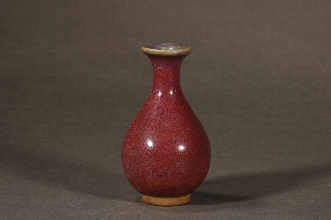 A JUN WARE PORCELAIN YUHUCHUN VASE: A Jun ware porcelain yuhuchun vase. Dimension: H 10 cm. All measurements are approximate.