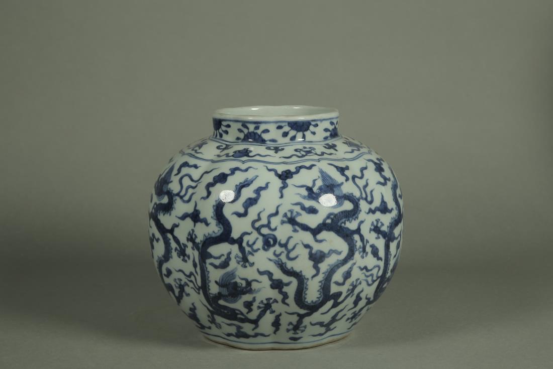 A BLUE AND WHITE 'DRAGON' PORCELAIN JAR: A blue and white 'dragon' porcelain jar. There is a six-character mark "Da Ming Wan Li Nian Zhi" on the bottom. Dimensions: H 17 cm, Diam 17 cm. All measurements are approximate.
