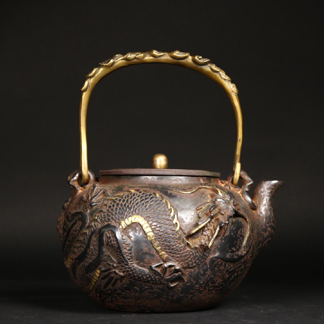 A gilt bronze teapot decorated with dragon,18th/19th ce (1 of 16)