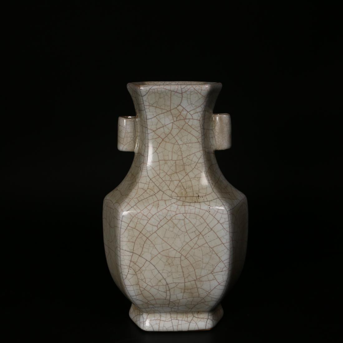 A Chinese Ge-type Vase with Two Handles (1 of 6)