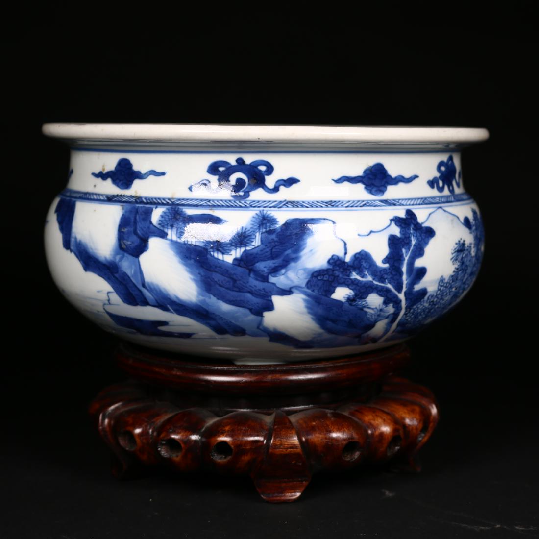 A Chinese Blue and White Porcelain Jar, Mid Qing (1 of 13)