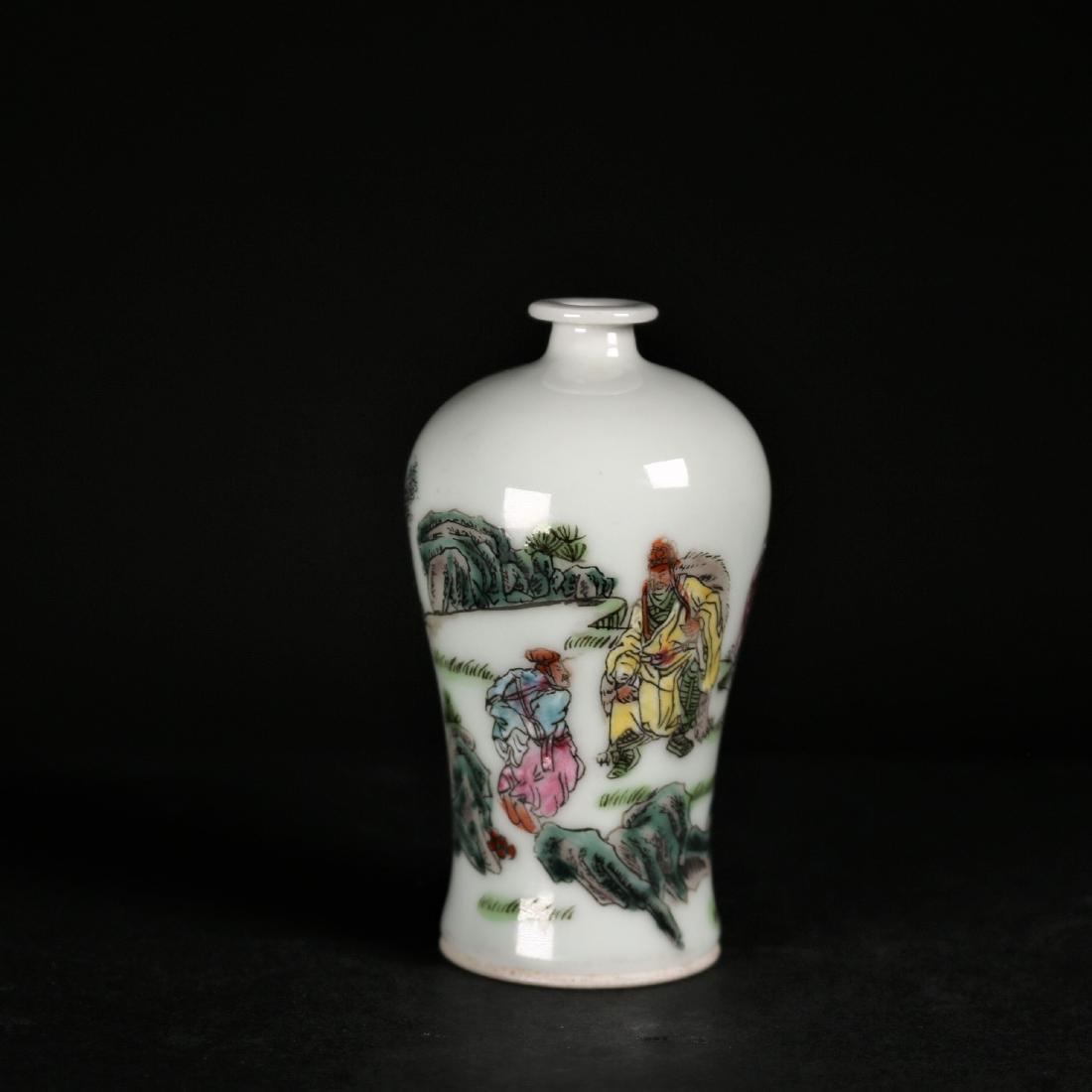 A Chinese Small Porcelain Vase, Qing Dynasty. (1 of 6)