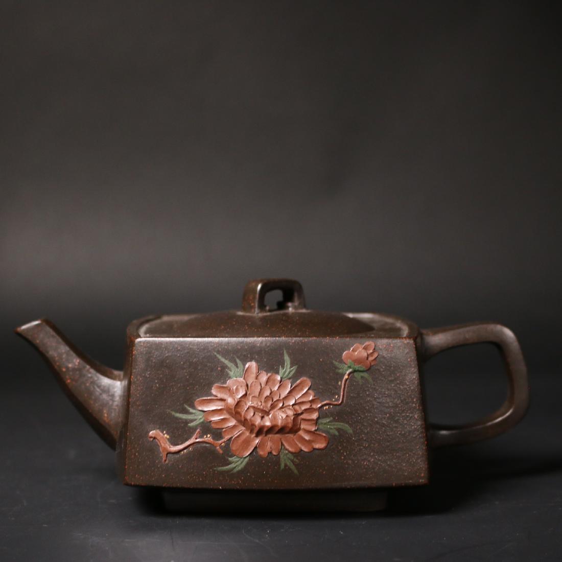 A Chines YIXING Teapot (1 of 7)