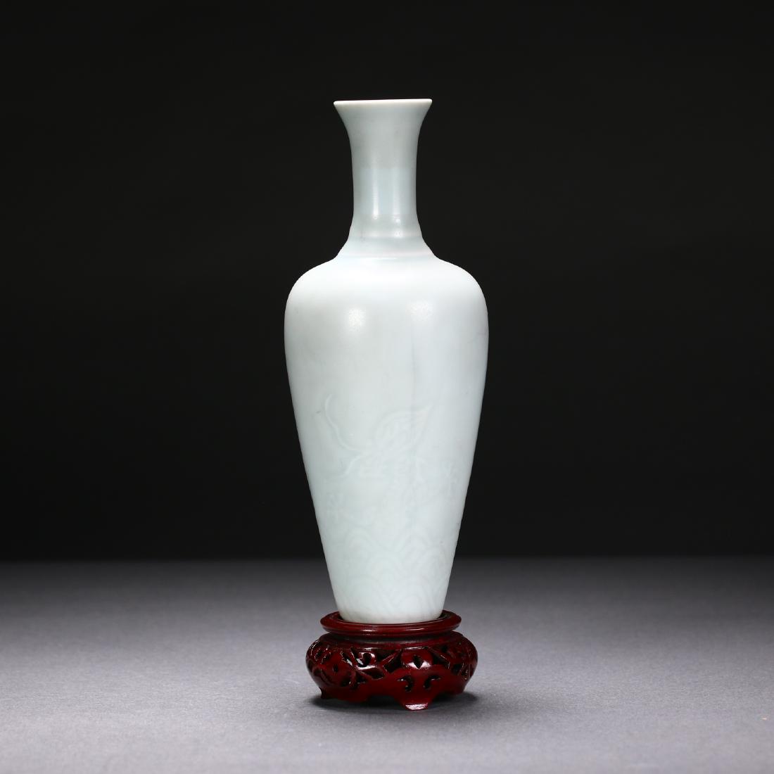 Qing Dynasty, A Chinese Antique Pale-White Glazed Vase (1 of 13)