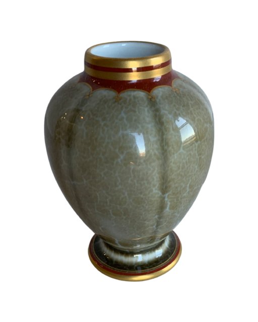 KPM marble vase: KPM porcelain vase features a flambe/marbleized ground color in brown yellowish hues, overlaid with ornate gilt patterns and trim. Marked along the underside "KPM".CIRCA: Early 20th Cent.ORIGIN: Germa