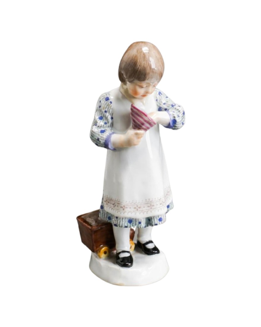 Antique Meissen girls with sweets (1 of 5)