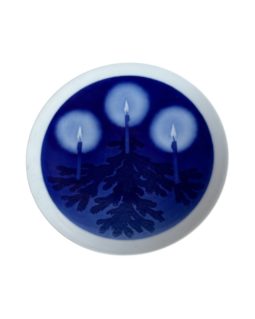 Rare Antique Meissen Porcelain Christmas plate: ANTIQUE MEISSEN PLATEEarly 20th century, blue crossed swords marks, various impressed numeralsFine painting Christmas candles, almost pate-sur-pate like9½in. (24cm.) diameterCondition: Excellen
