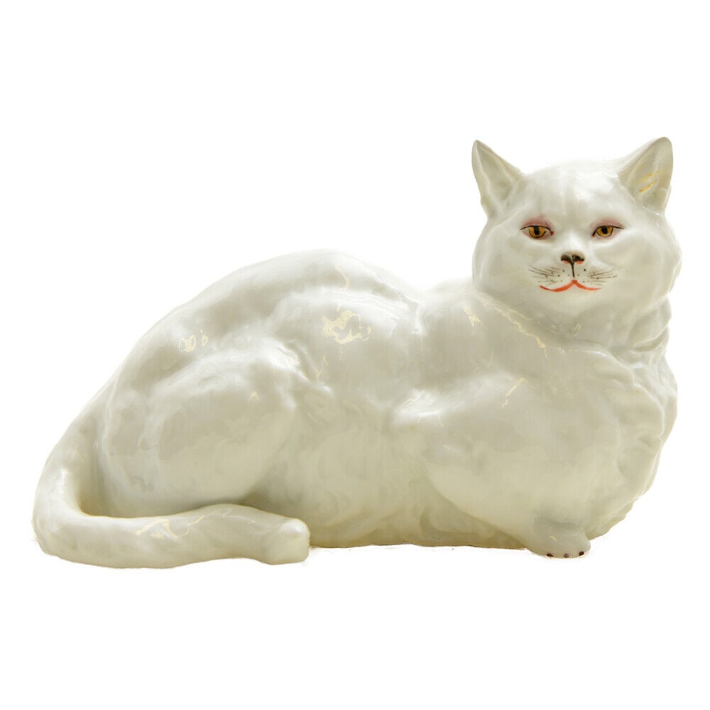 MEISSEN PORCELAIN CALICO CAT LAYING DOWN (1 of 2)
