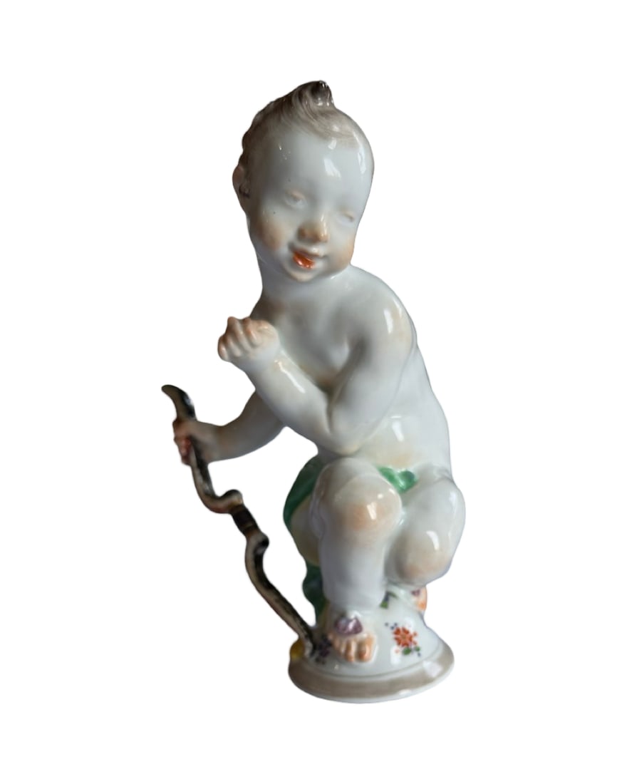 Meissen "Amor mit Bogen" (1 of 4)