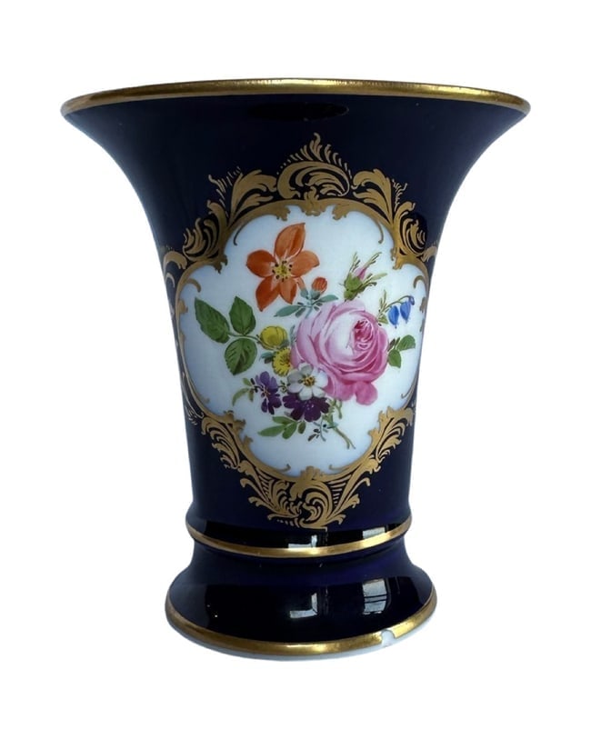 Meissen vase flowers (1 of 3)