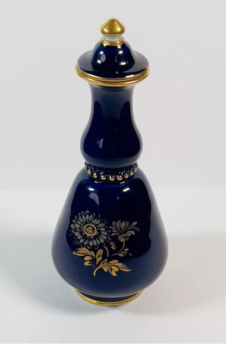 ANTIQUE MEISSEN COBALT GILT AND PLATINUM SCENT-BOTTLE (1 of 4)