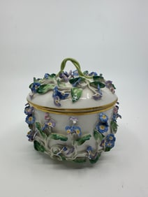 Antique Meissen flower-encrusted porcelain decorative lidded sugar bowl