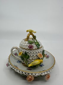 ANTIQUE MEISSEN SCHNEEBALLEN CUP
