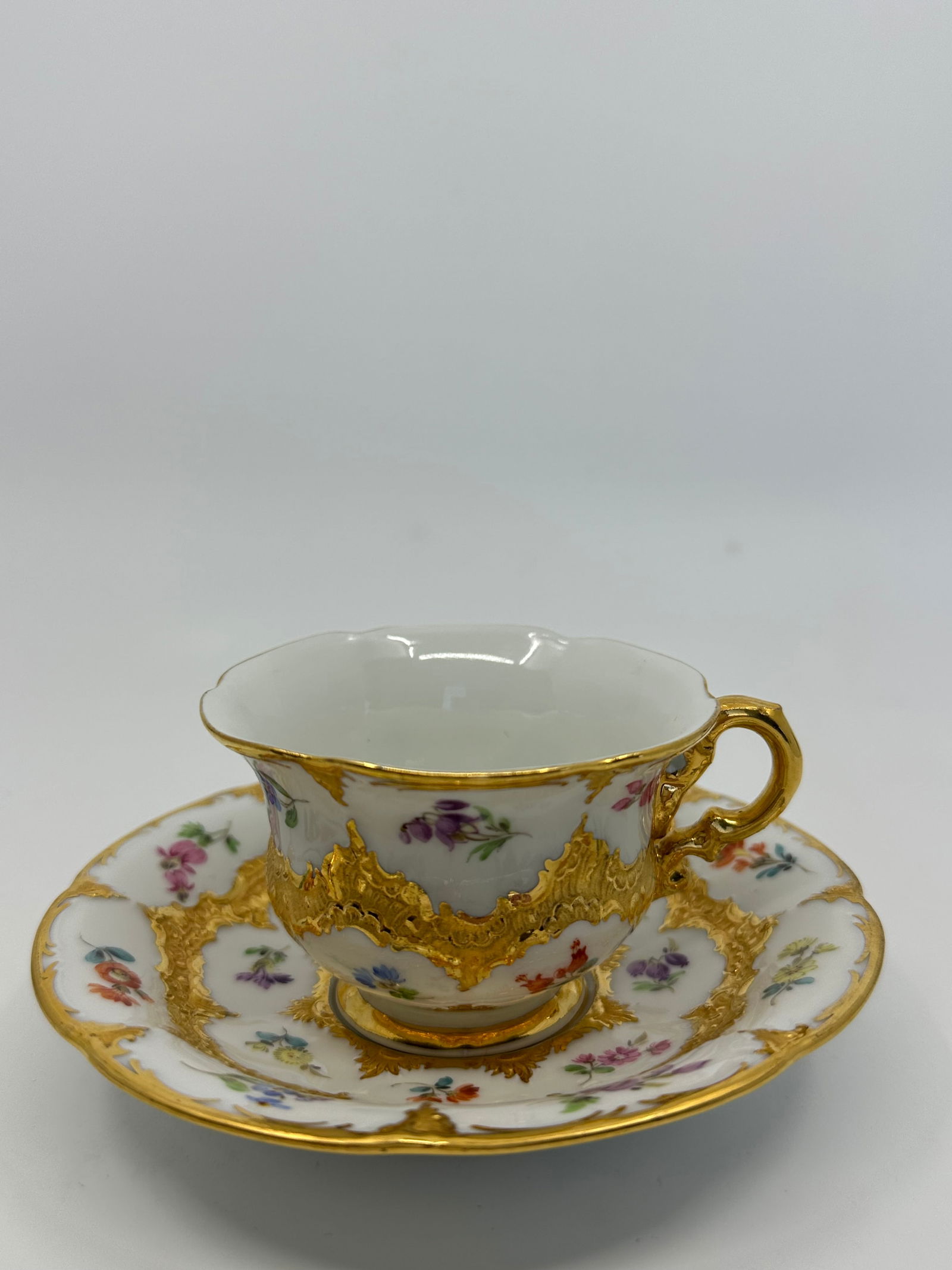 Antique Meissen B Form Strewn Flowers Gold Gilt Tea Cup & Saucer Set (1 of 7)