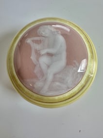 Antique Stunning Lemon colored Meissen box with a cameo portrait in Pate-sur-pate