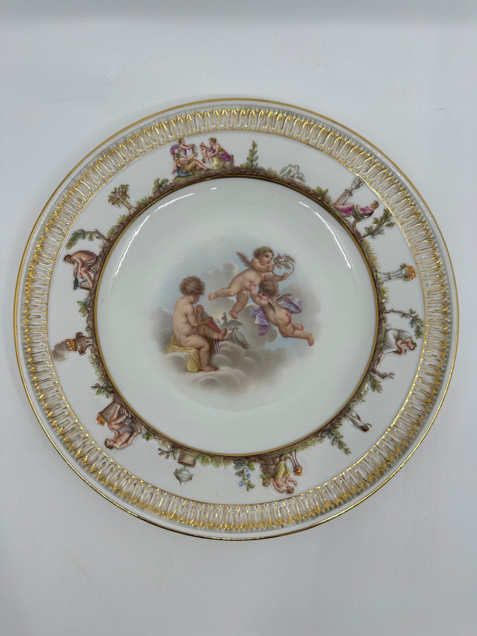 ANTIQUE MEISSEN PORCELAIN CAPODIMONTE PLATE (1 of 4)