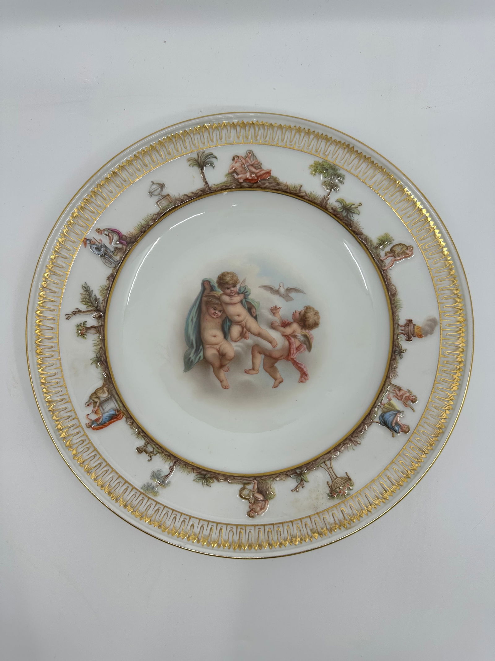 ANTIQUE MEISSEN PORCELAIN CAPODIMONTE PLATE (1 of 4)