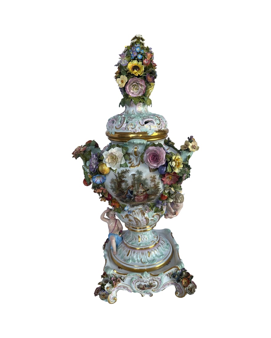 Meissen potpourris vase depicting watteau scenes with stand (1 of 12)
