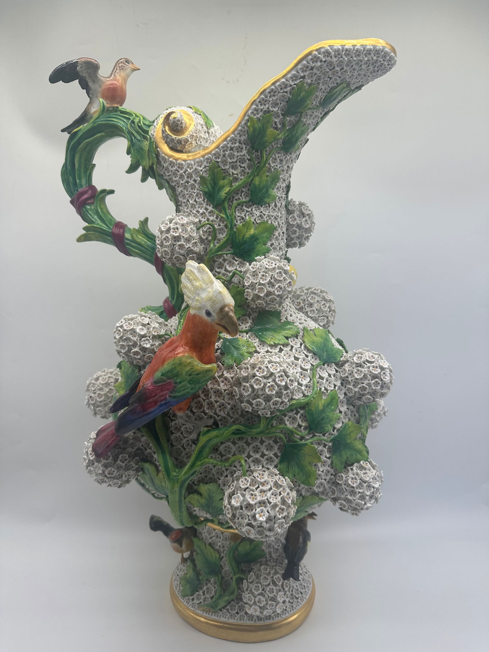 A MEISSEN LARGE 'SCHNEEBALLEN' EWER, LATE 19TH CENTURY (1 of 15)