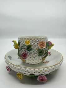ANTIQUE MEISSEN SCHNEEBALLEN CUP