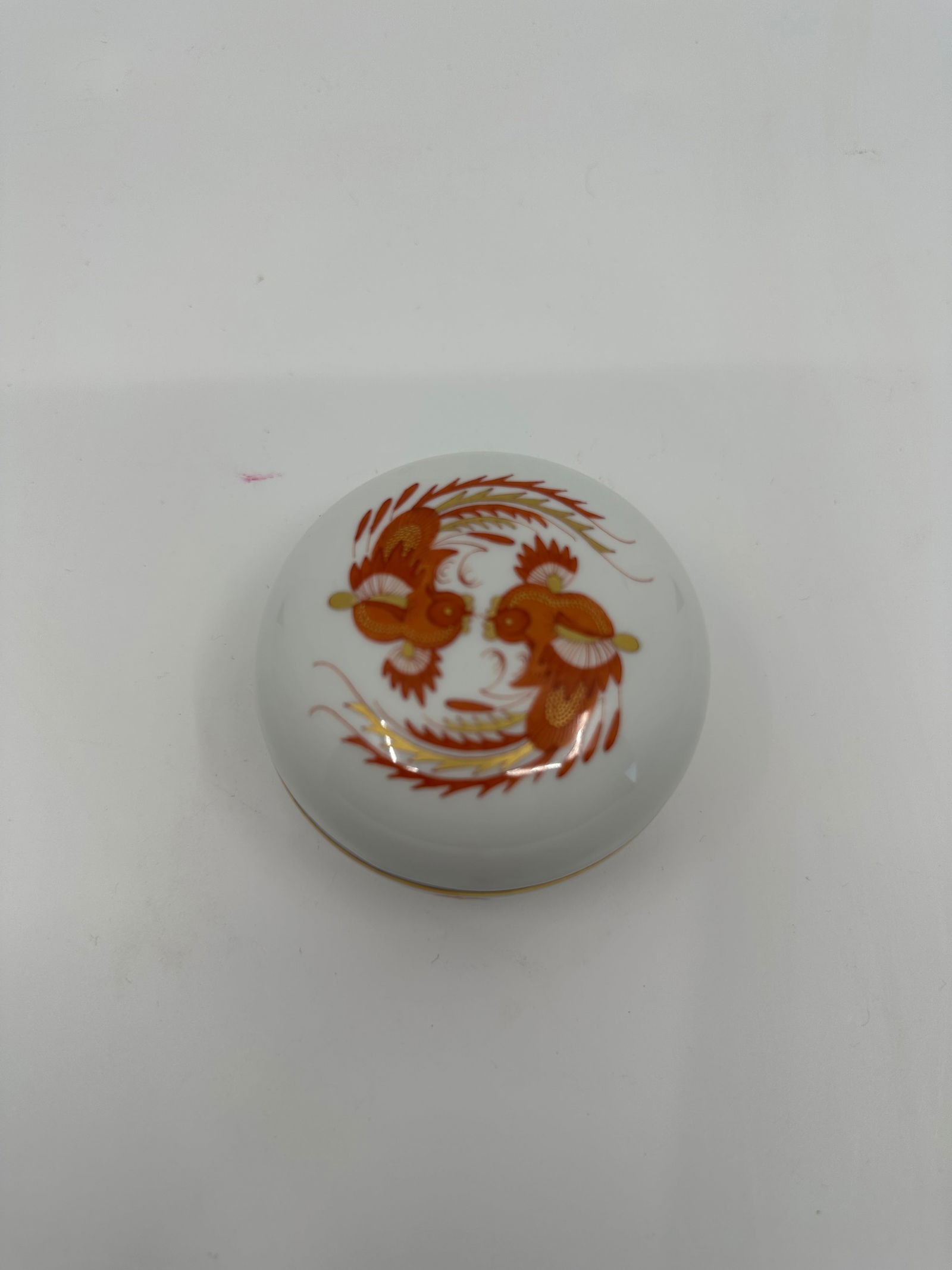 Meissen round lidded box (1 of 3)