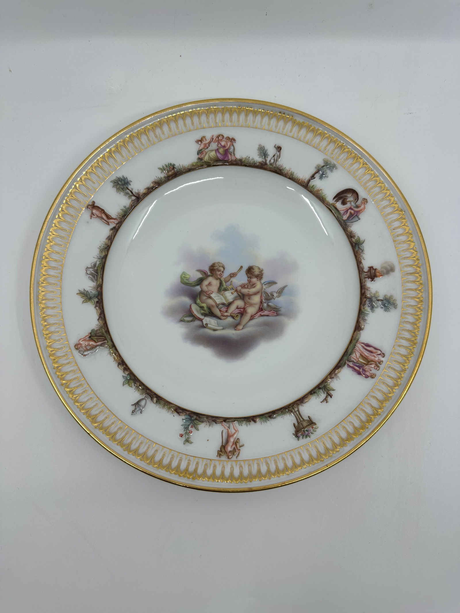 ANTIQUE MEISSEN PORCELAIN CAPODIMONTE PLATE (1 of 3)