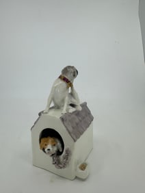 Important Meissen group of two dogs and a kennel, circa 1745