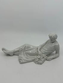 ANTIQUE MEISSEN PORCELAIN FIGURE OF GIRL WITH FLOWERS