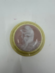 Antique Stunning Lemon colored Meissen box with a cameo portrait in Pate-sur-pate