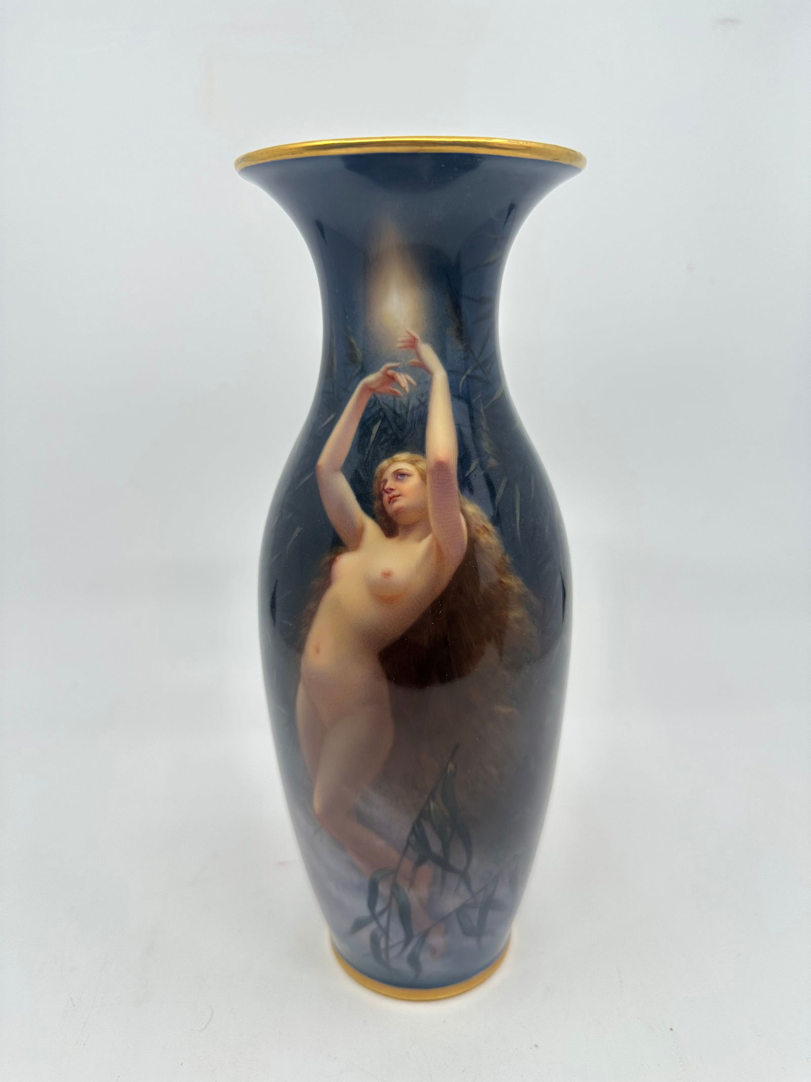 Beautiful antique Royal Vienna style porcelain vase, ca. 1890: Beautiful antique Royal Vienna style porcelain vase, ca. 1890. beehive/shield underglaze mark.This elegant piece features:• Deep cobalt blue ground with a misty, ethereal landscape• Finely h