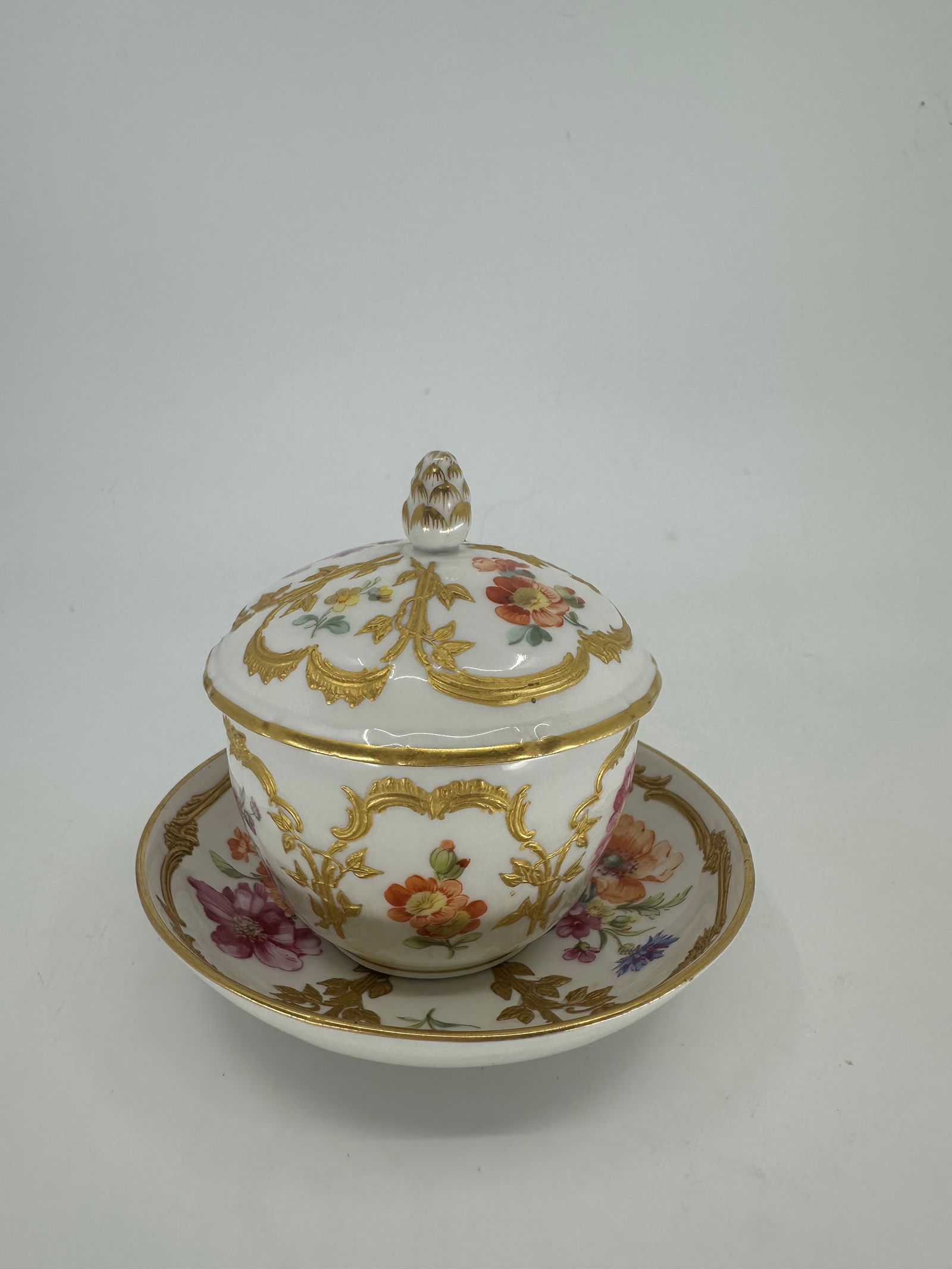 KPM GILT DECORATED PORCELAIN COVERED SUGAR BOWL AND SAUCER (1 of 5)