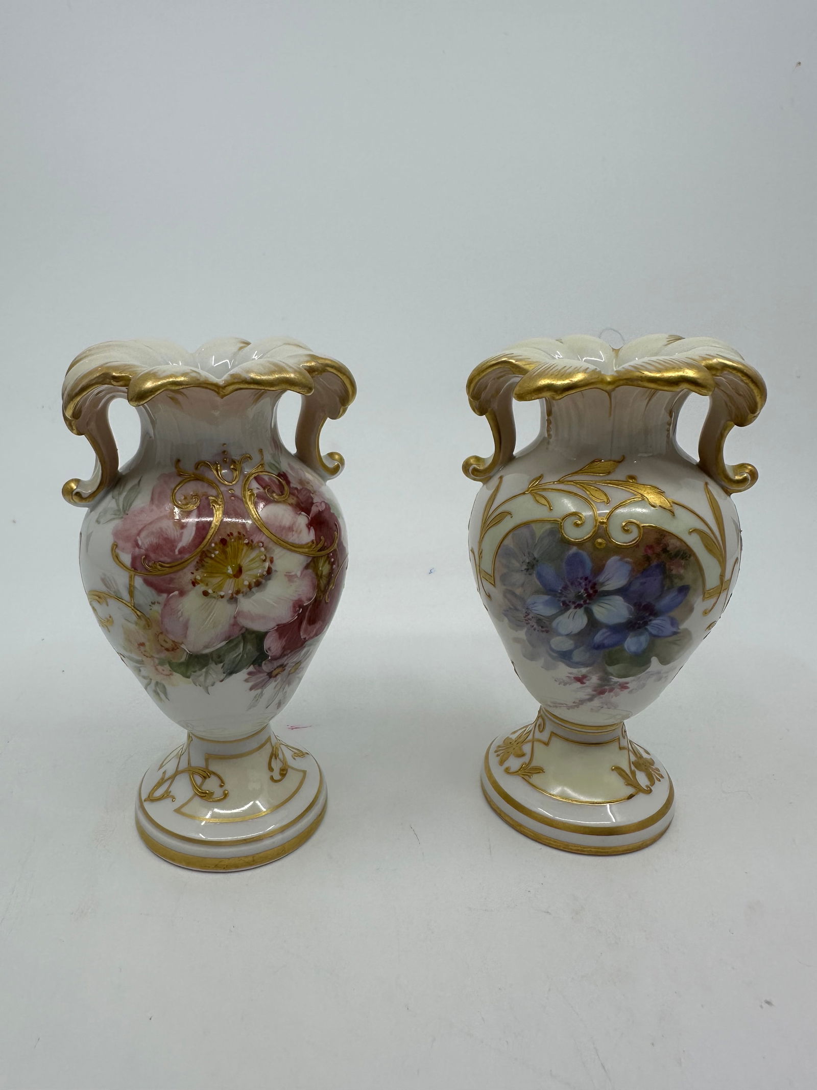 ANTIQUE PAIR OF KPM PORCELAIN VASE: Weichmalerei KPM Berlin Soft Paste Painting Covered Pair of Porcelain Vases 19th Century. Weichmalerei, KPM-Berlin, underglaze blue sceptre mark, red painter mark KPM.Painted flowers on both sides in