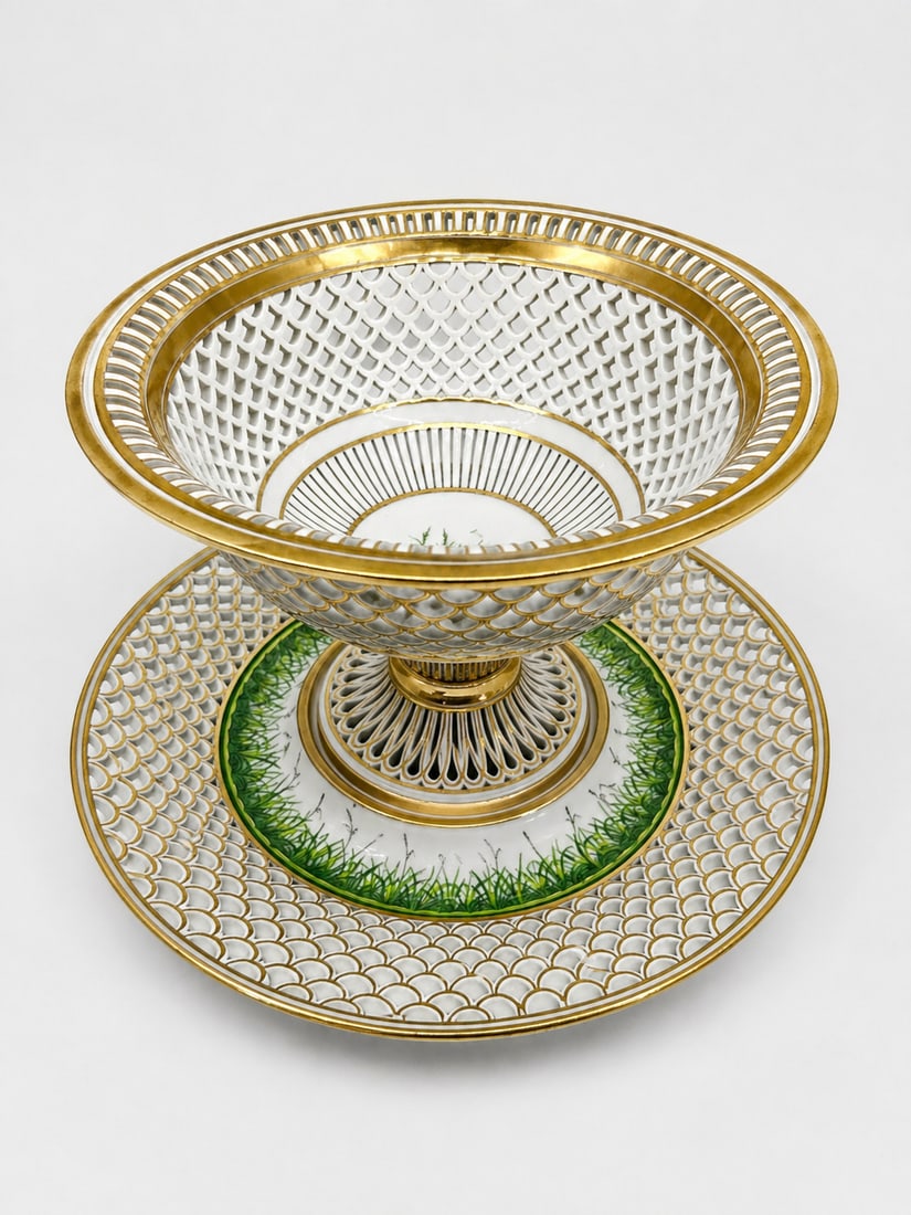 Table centerpiece with stand, Imperial Porcelain Manufactory, Vienna Sorgenthal (1 of 12)