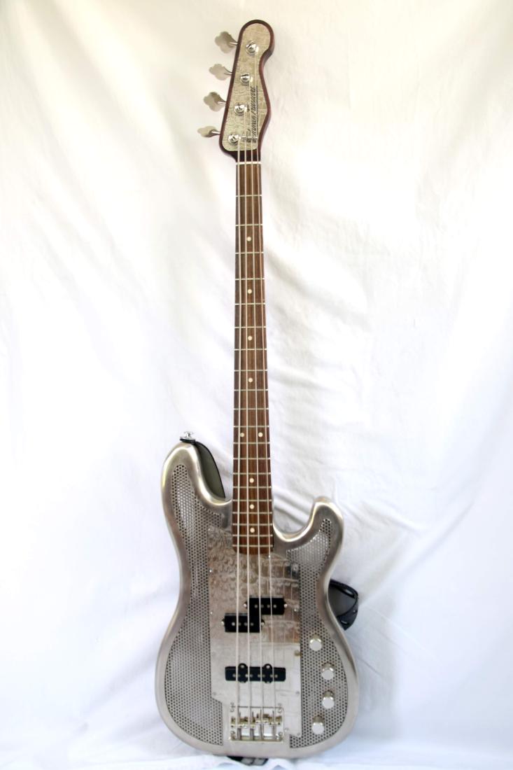 TRUSSART STEELCASTER BASS (1 of 5)