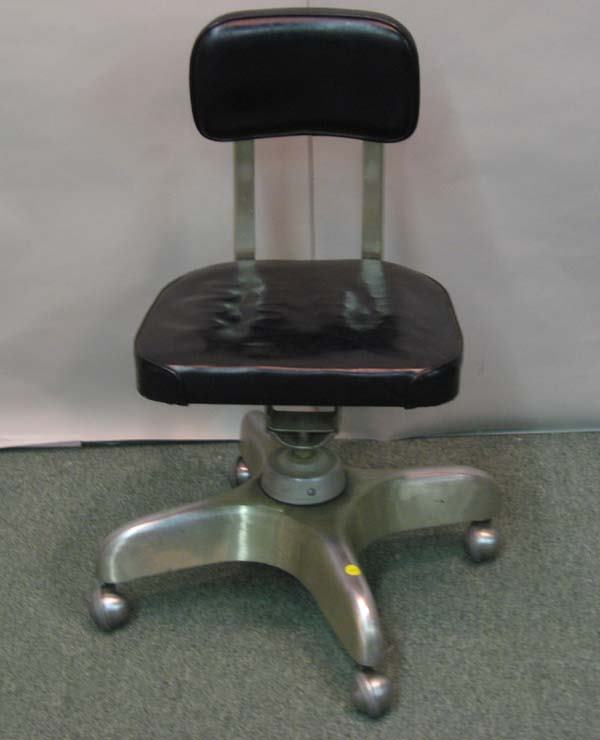 640A Globe Wernicke small rolling desk chair