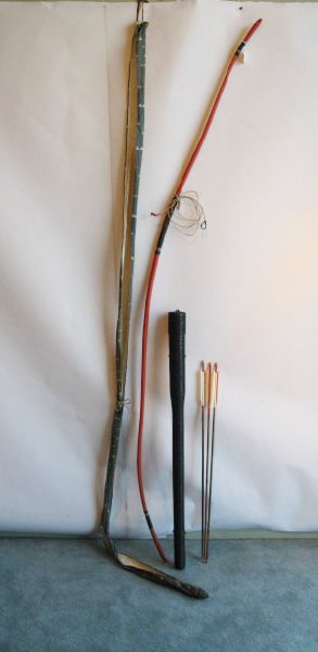 Japanese Lacquer Bow w/ woven basket quiver
