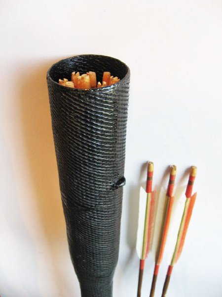 Japanese Lacquer Bow w/ woven basket quiver - 5