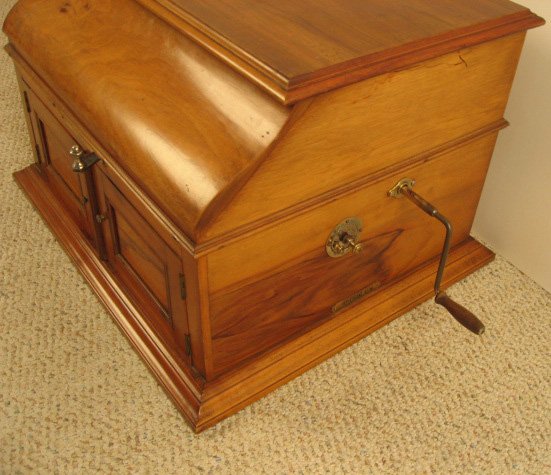 French Pathe Phonograph in Walnut case, c.1900, - 2