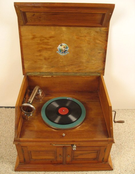 French Pathe Phonograph in Walnut case, c.1900, - 3