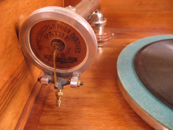 French Pathe Phonograph in Walnut case, c.1900, - 5