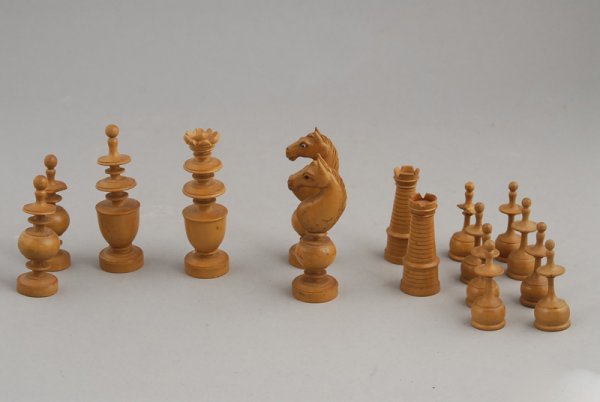 Chess / Backgammon Board Box w/ box of chess piece - 7