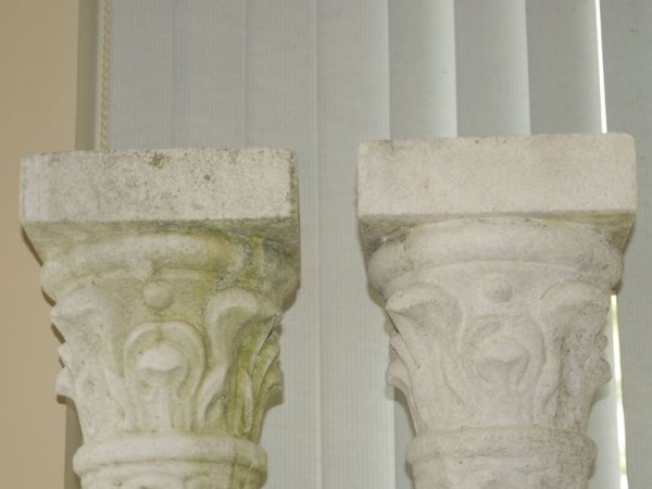A Pair of Tall Italian Stone Columns, having Cori - 3