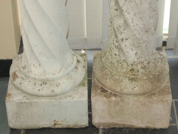 A Pair of Tall Italian Stone Columns, having Cori - 4